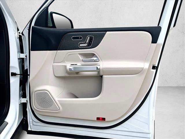 Used 2025 Mercedes-Benz GLB 250 image 19