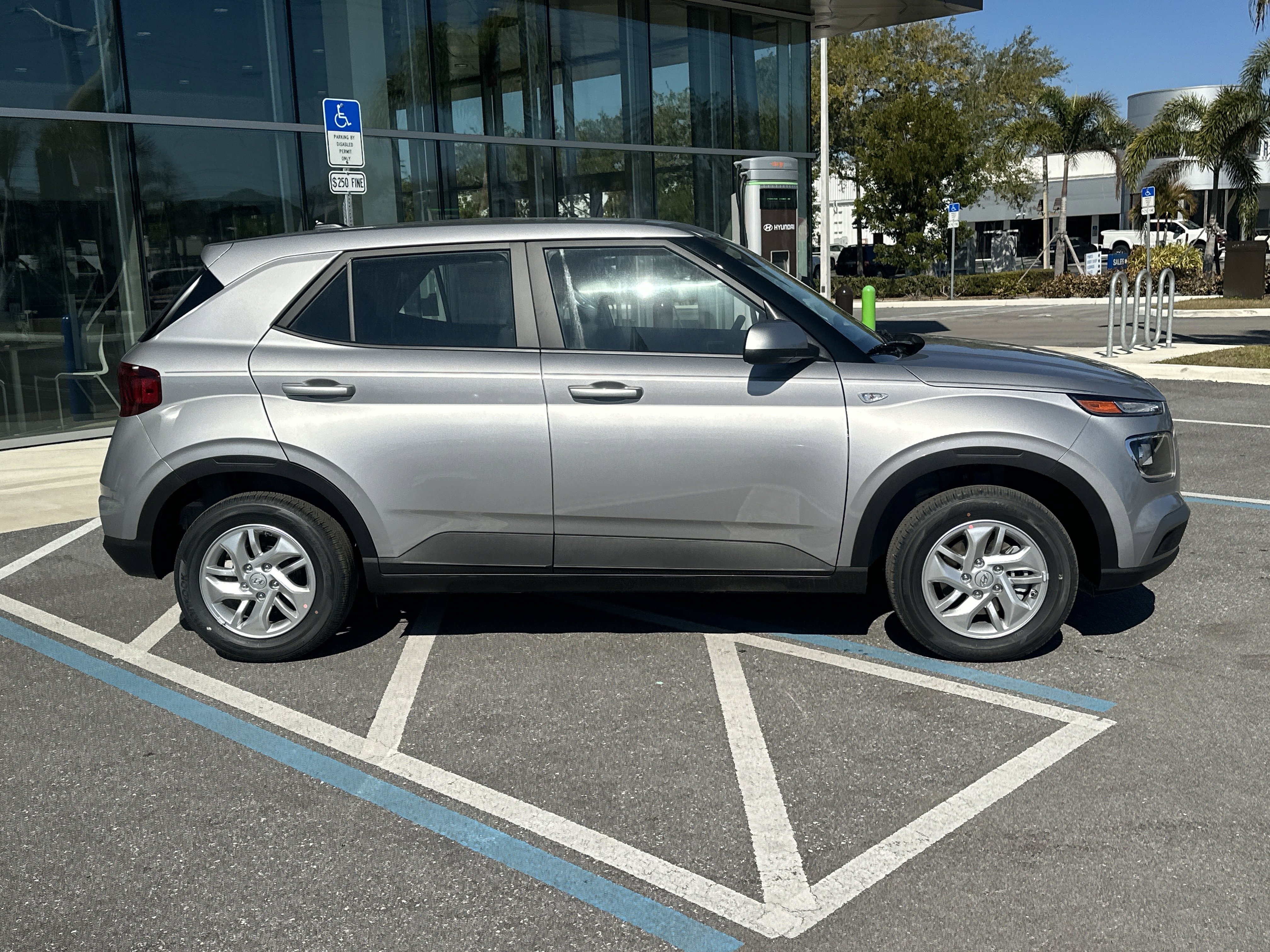 New 2026 Hyundai Venue SE FWD image 5