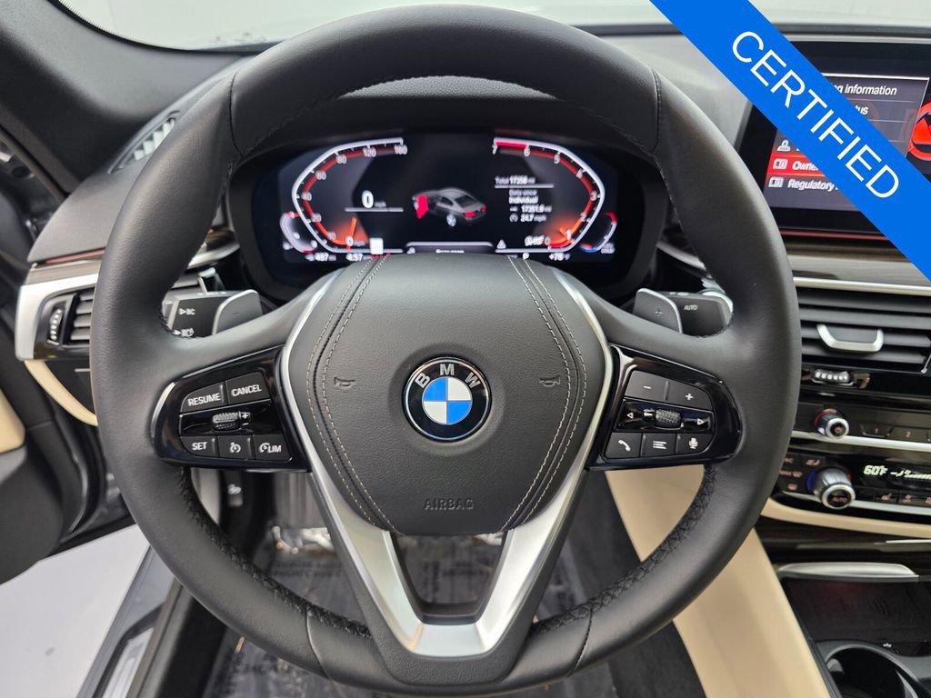 Used 2023 BMW 530i w/ Premium Package image 18