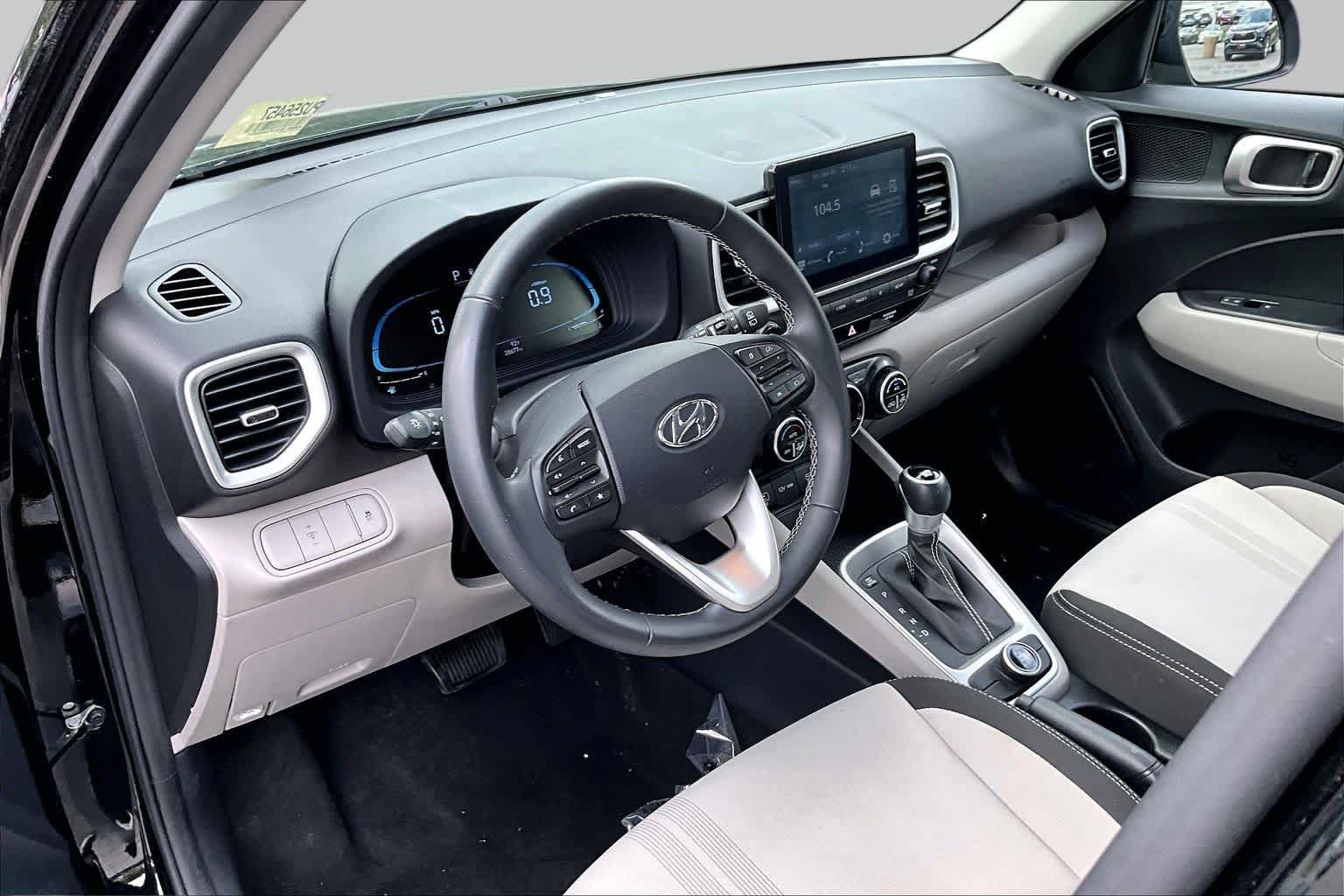 Used 2023 Hyundai Venue SEL w/ Cargo Package FWD image 18