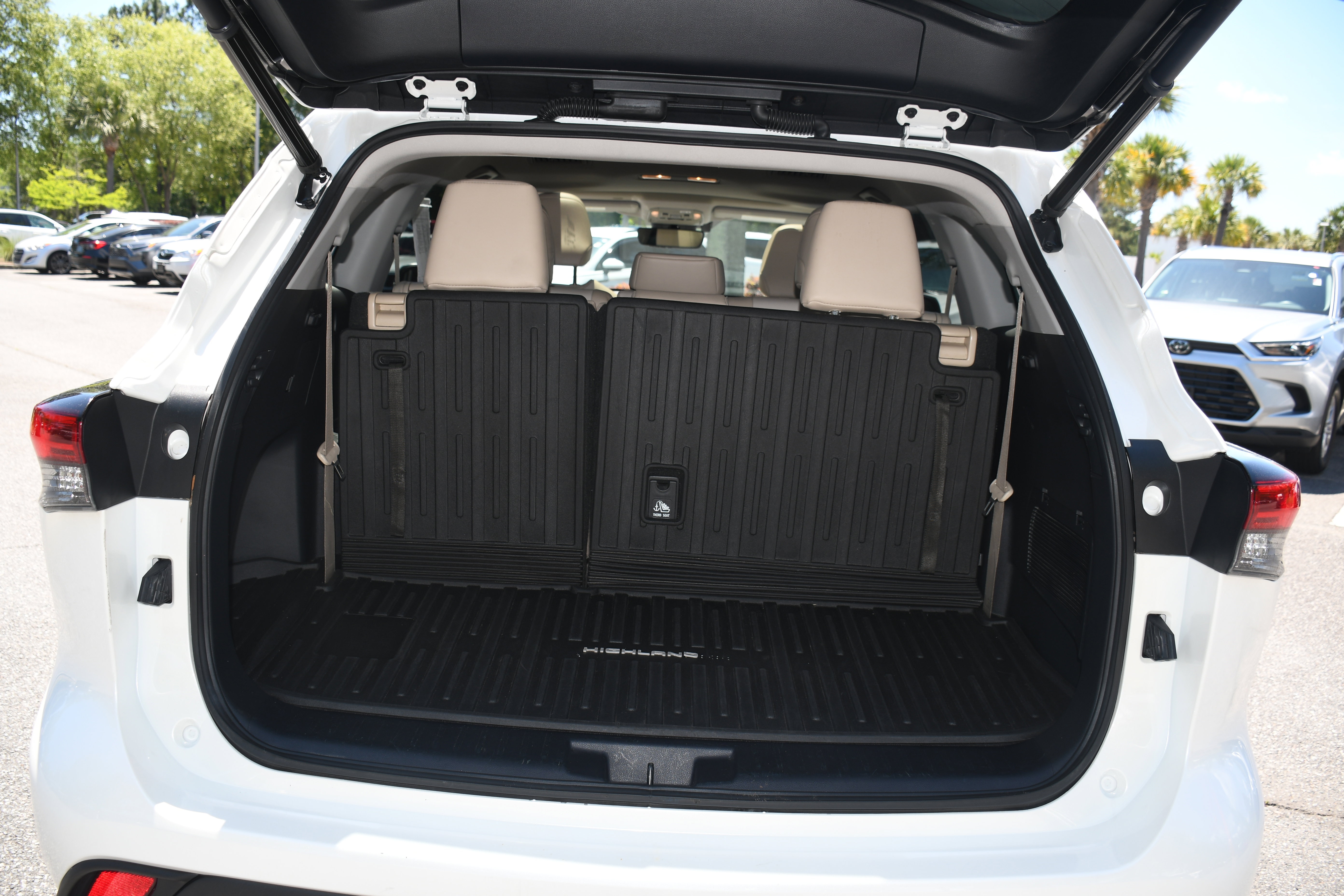 Certified 2020 Toyota Highlander XLE AWD/4WD image 18
