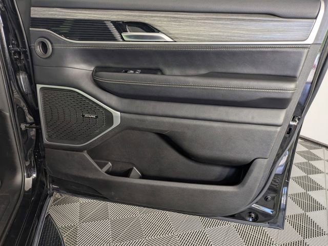 Certified 2024 Jeep Wagoneer L Series II w/ Flexible Seating Group AWD/4WD image 36