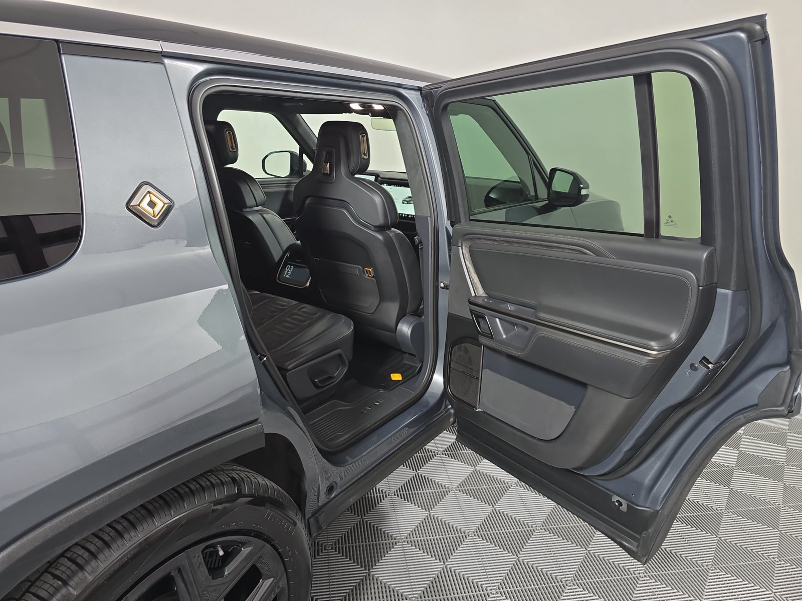 Used 2022 Rivian R1S Launch Edition Quad AWD/4WD image 19