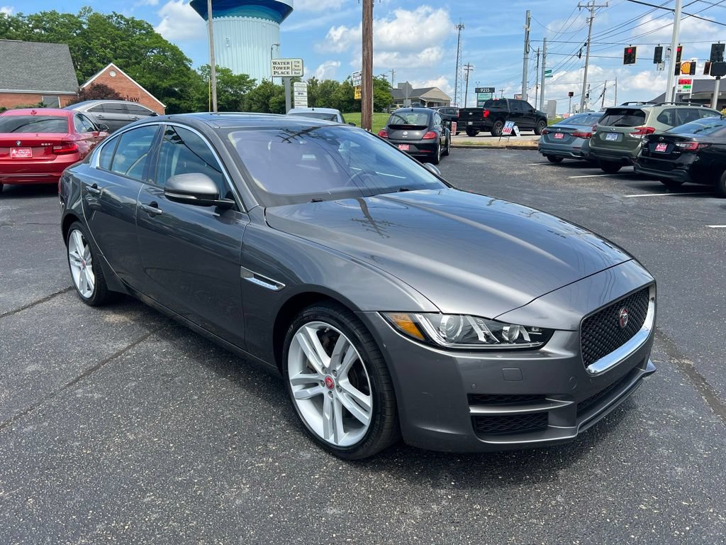 Used 2018 Jaguar XE Premium AWD/4WD image 4