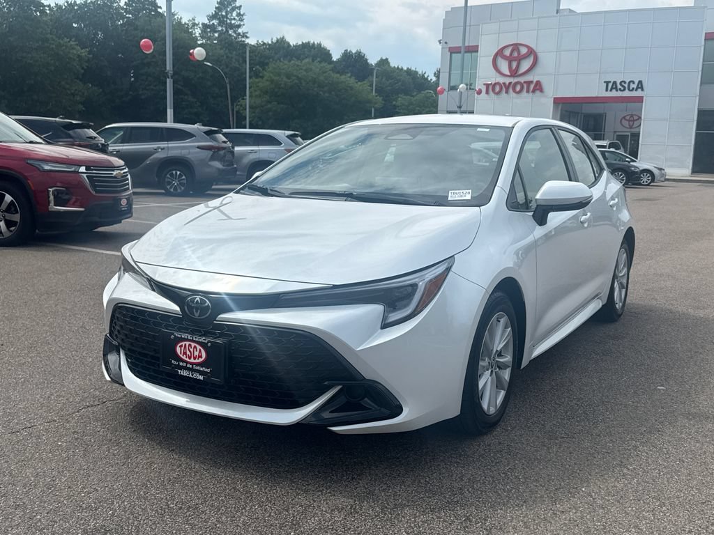 Used 2025 Toyota Corolla Hatchback FWD image 3
