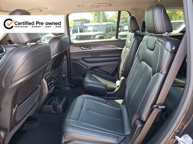 Used 2023 Jeep Grand Cherokee L Limited w/ Black Appearance Package AWD/4WD image 11