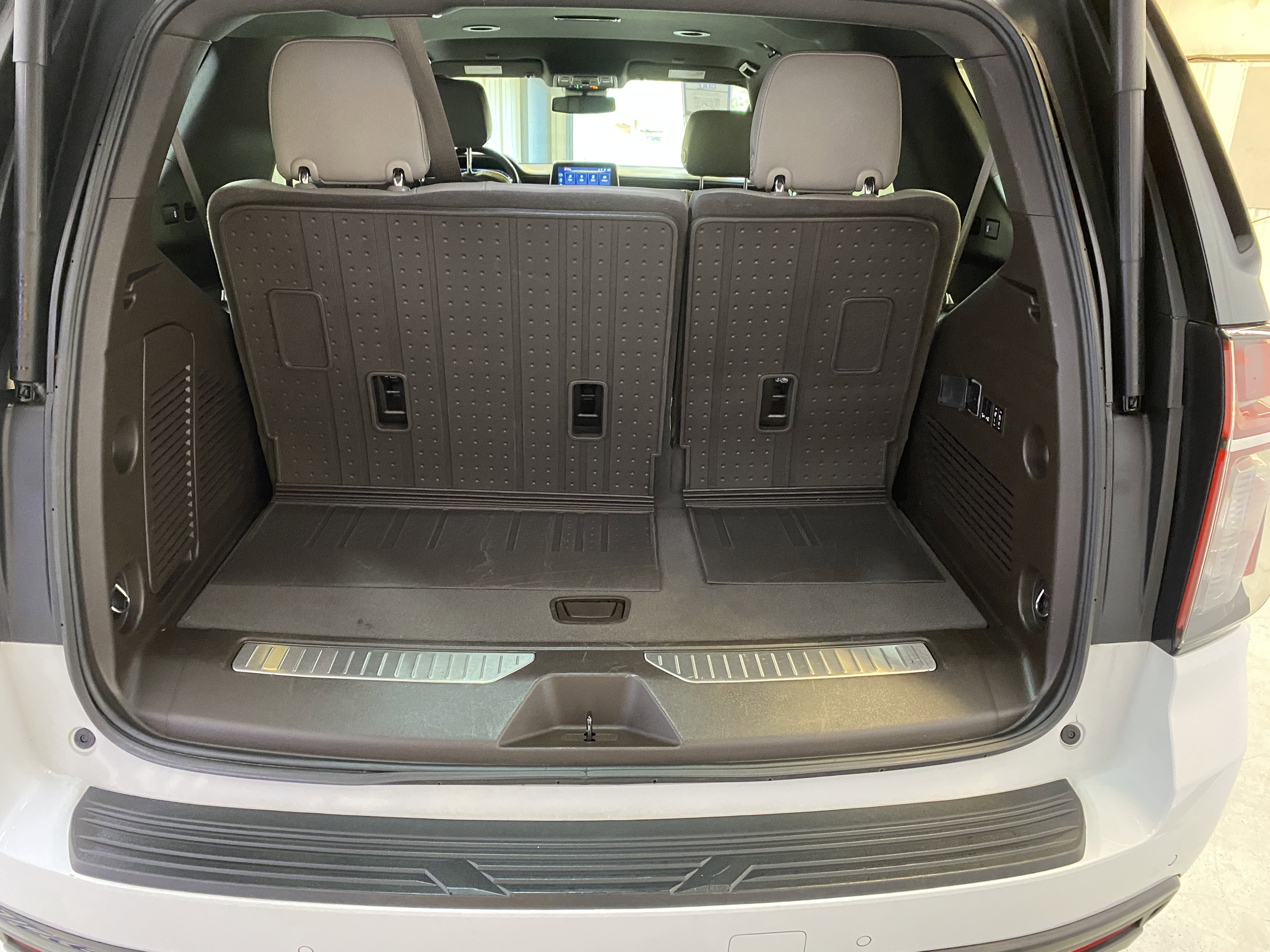 Used 2023 Chevrolet Tahoe Z71 w/ Z71 Off-Road Package image 30