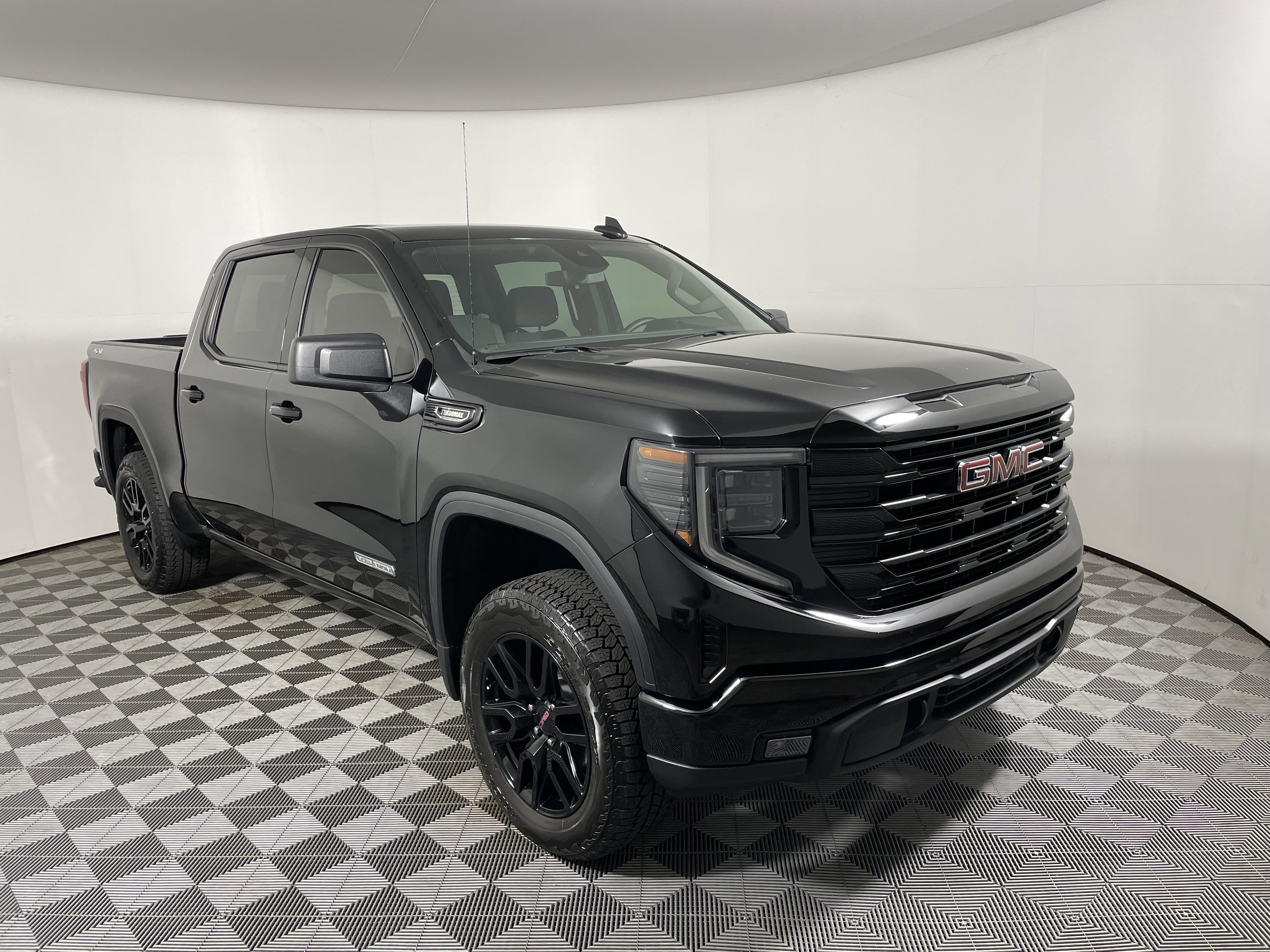 Used 2025 GMC Sierra 1500 Elevation image 7