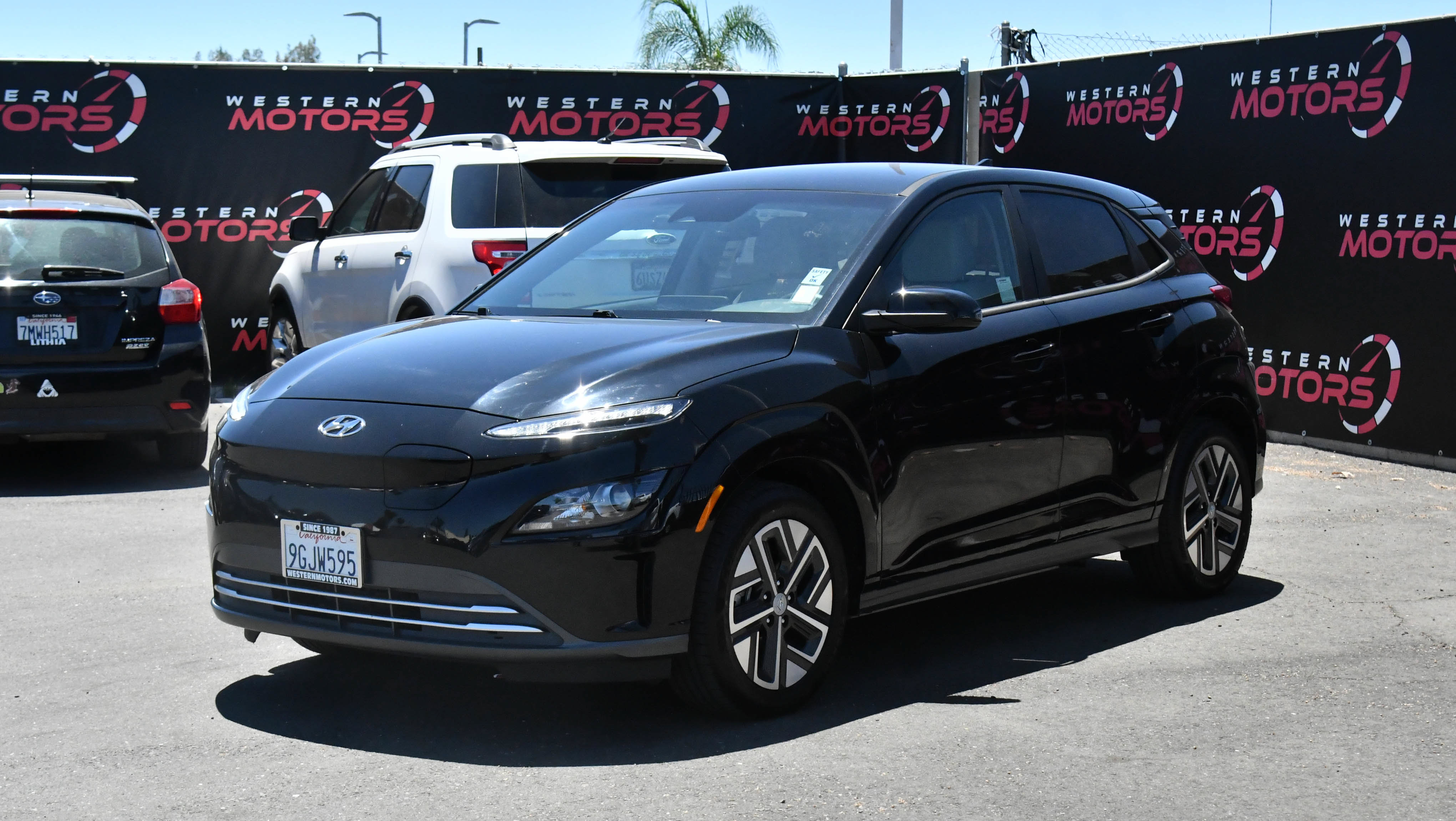 Used 2023 Hyundai Kona SE w/ Cargo Package FWD image 3
