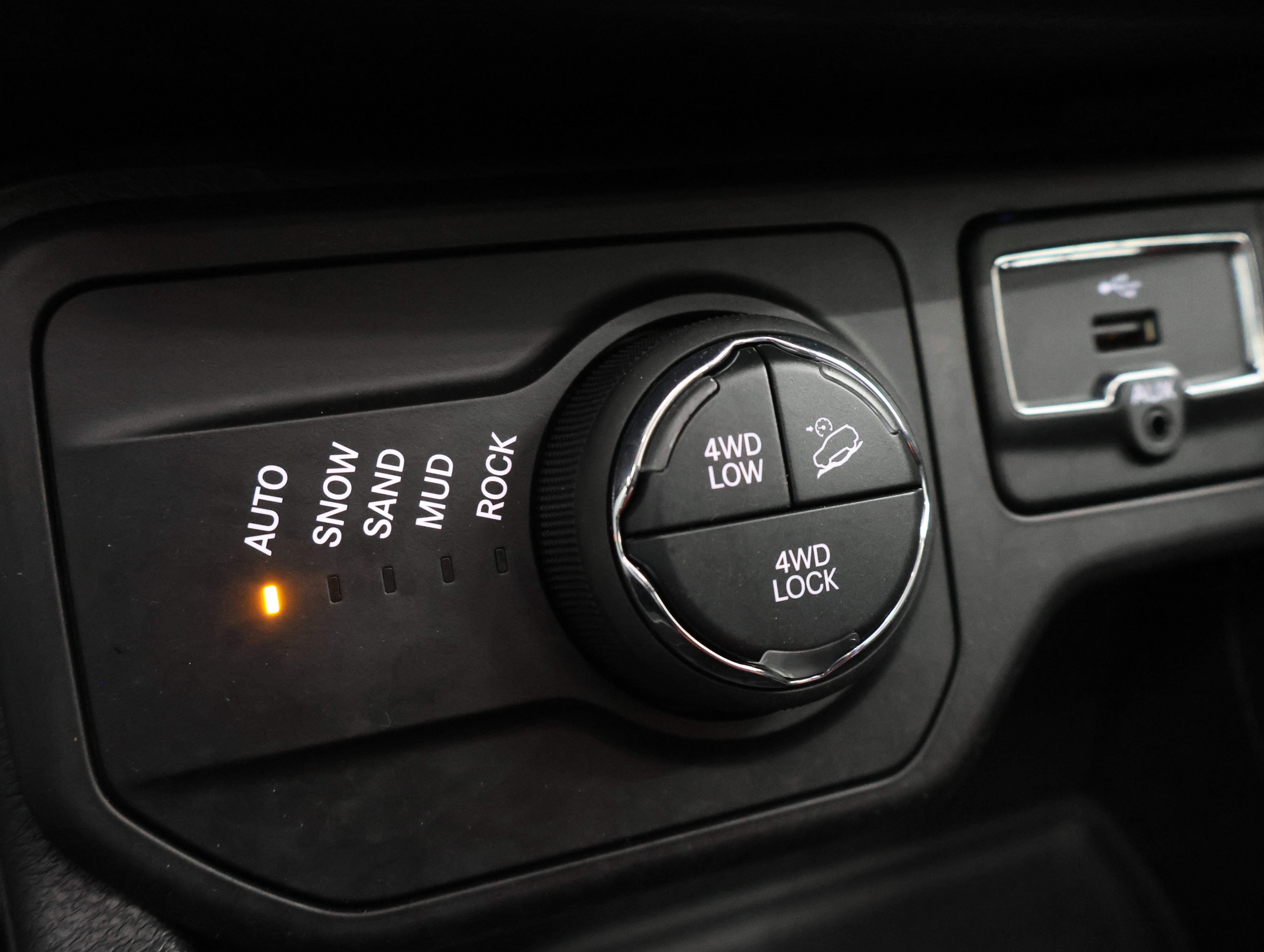 Used 2018 Jeep Renegade Trailhawk AWD/4WD image 43