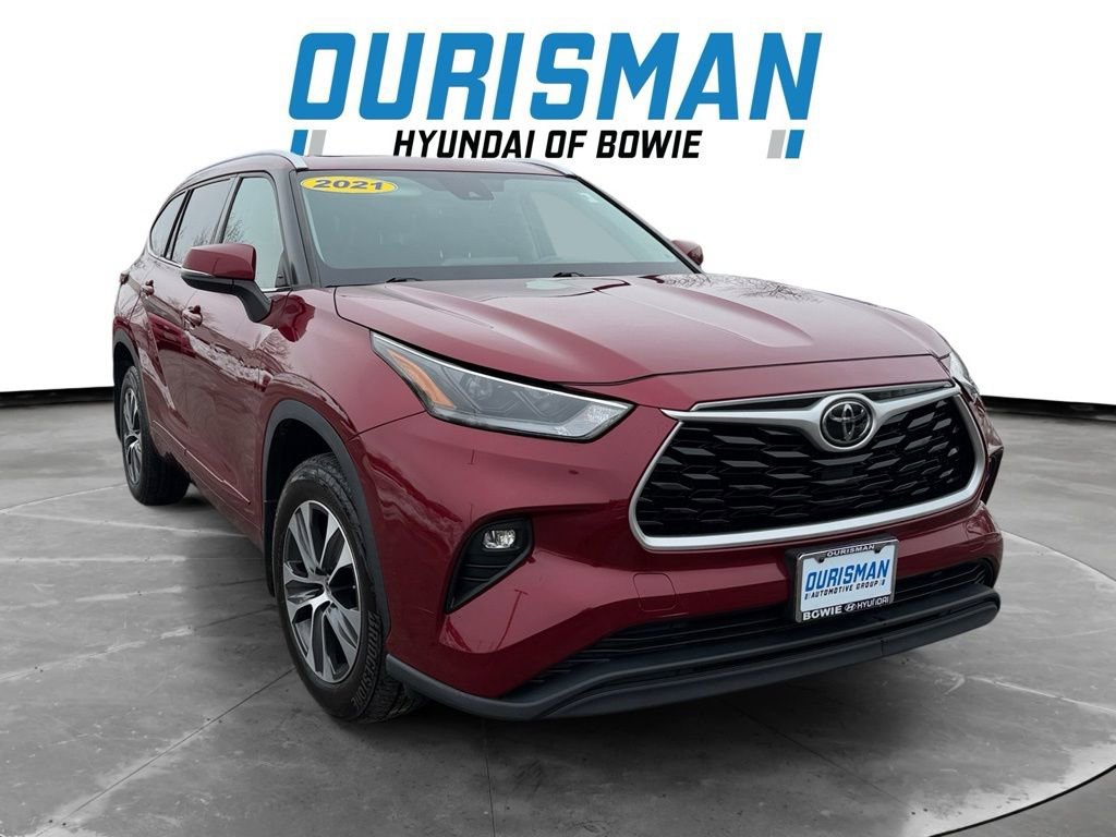Used 2021 Toyota Highlander XLE image 1