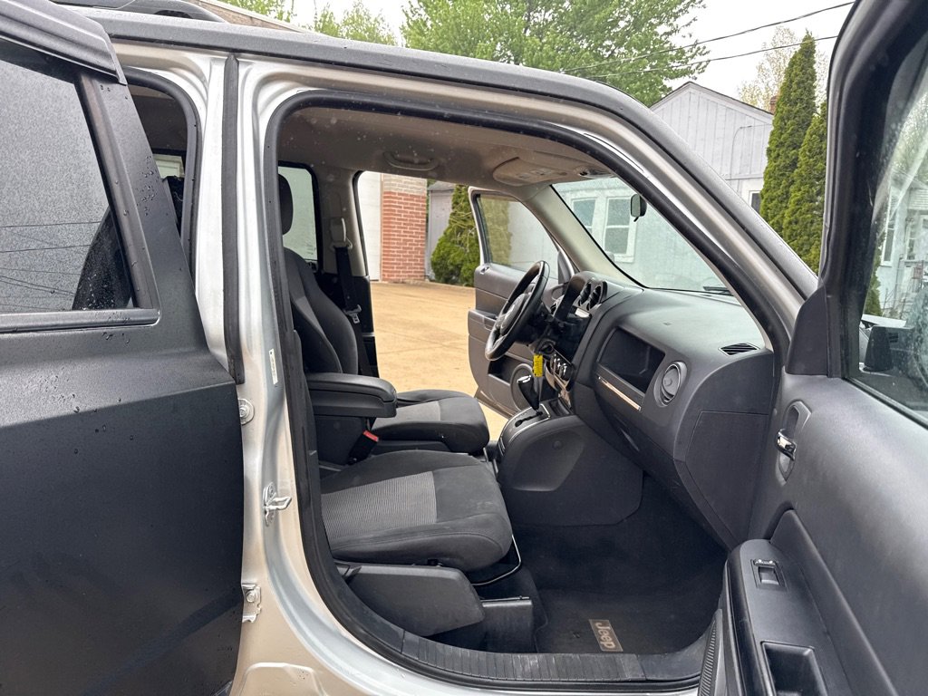 Used 2011 Jeep Patriot Latitude AWD/4WD image 11
