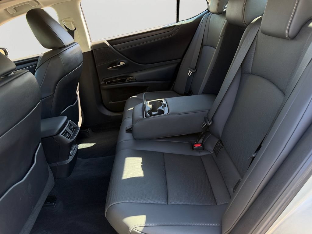 Certified 2022 Lexus ES 300h w/ Premium Package FWD image 12