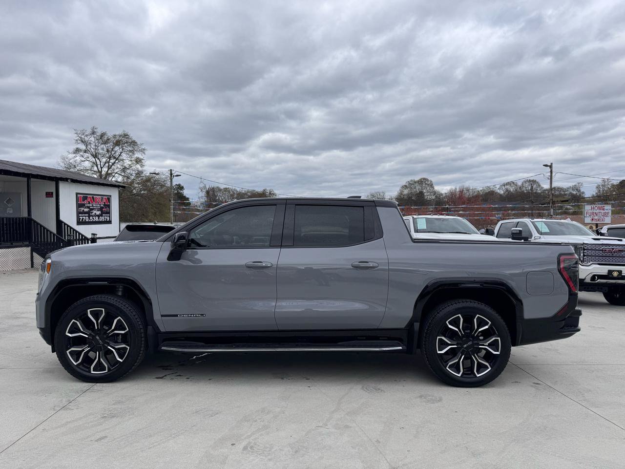 Used 2024 GMC Sierra EV Denali AWD/4WD image 6