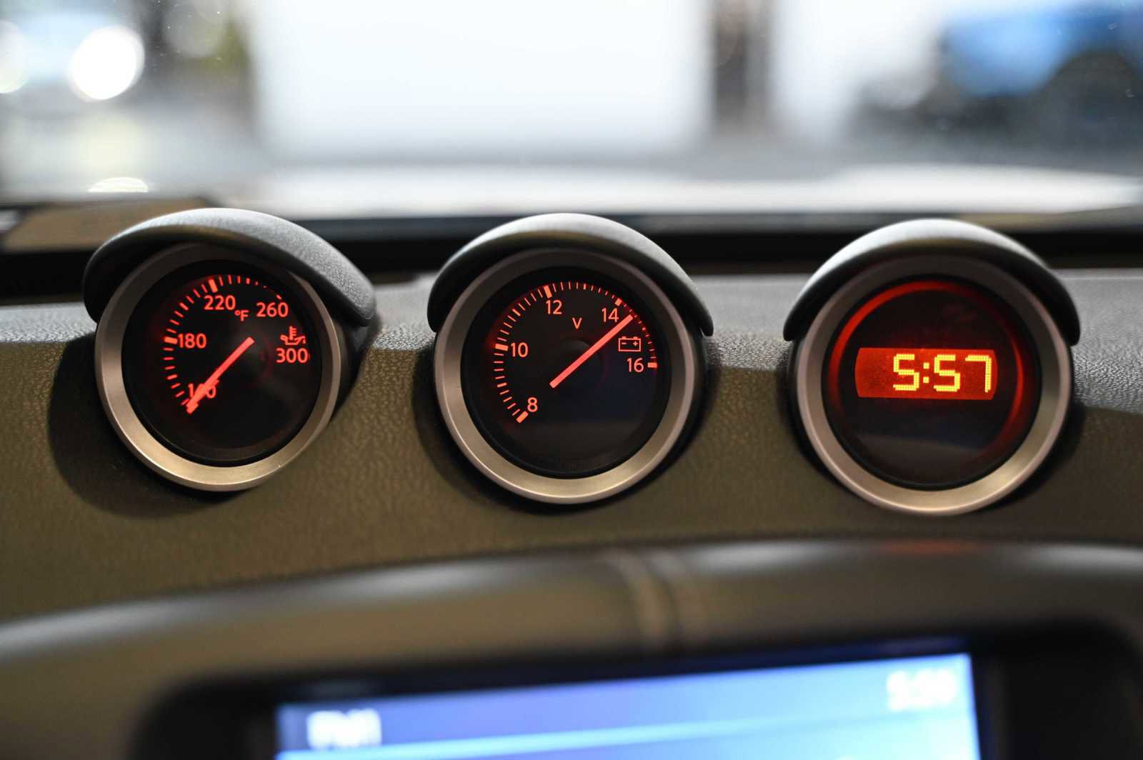 Used 2014 Nissan 370Z Touring w/ Sport Package image 21