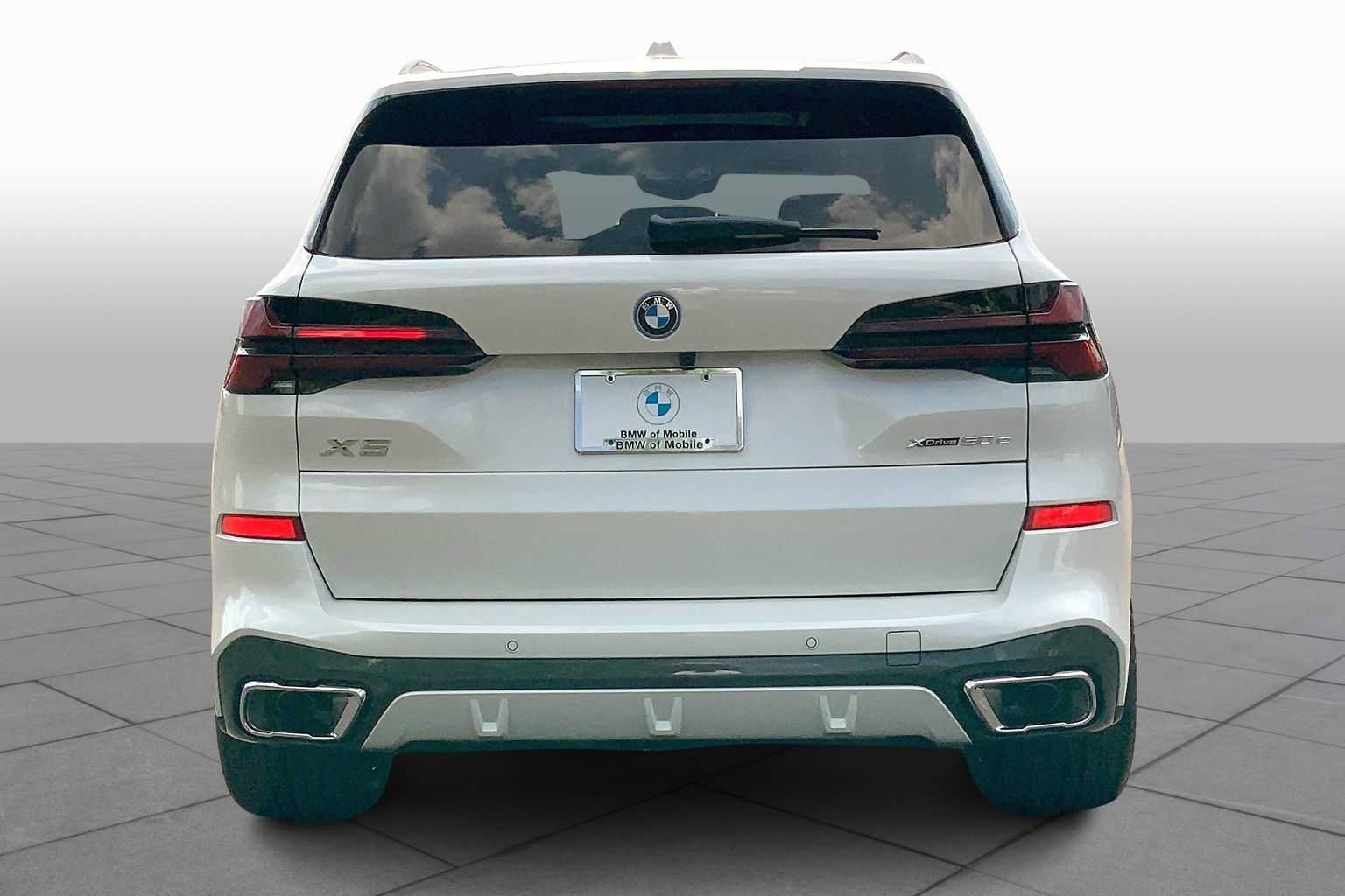 New 2026 BMW X5 xDrive50e w/ M Sport Package AWD/4WD image 4