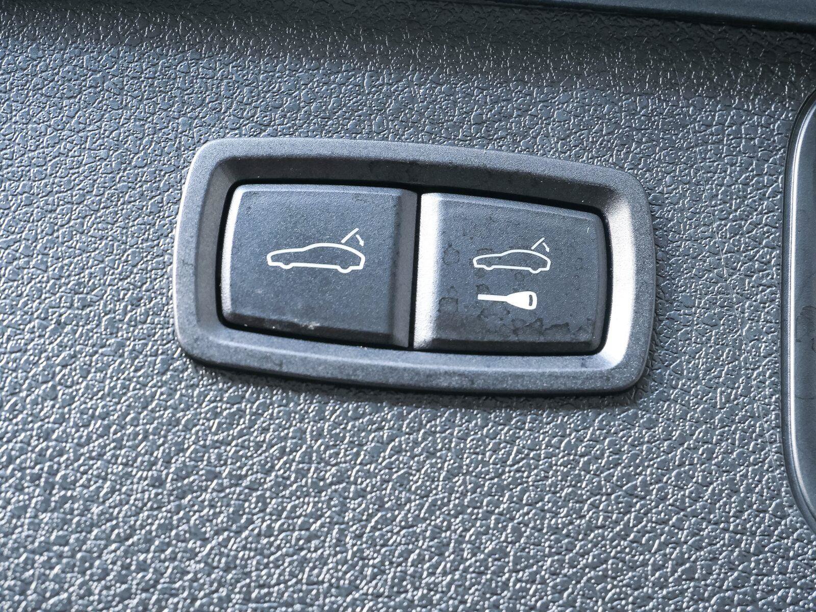 Certified 2025 Porsche Macan Turbo AWD/4WD image 33