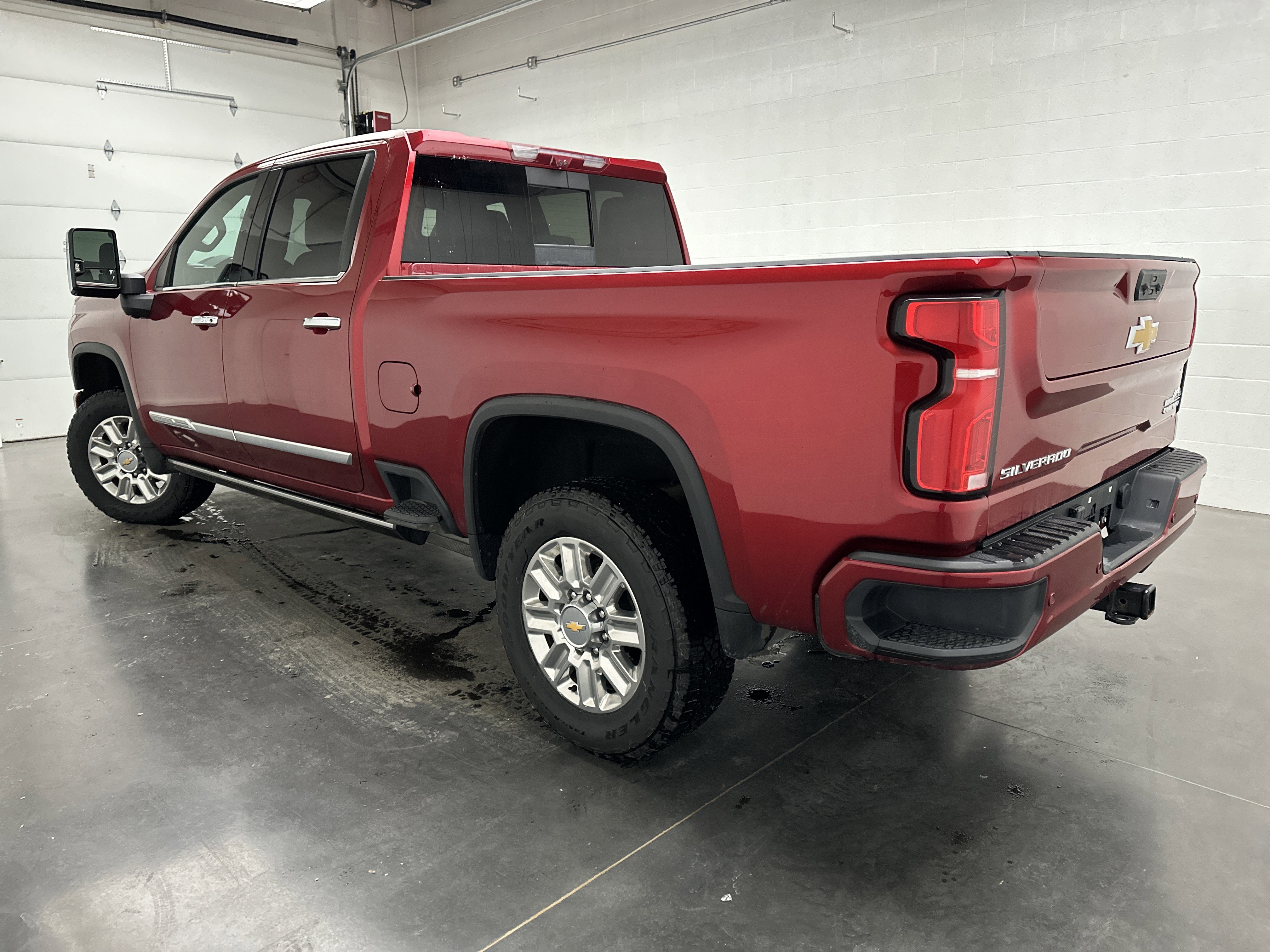 Used 2024 Chevrolet Silverado 2500 High Country w/ Technology Package image 9