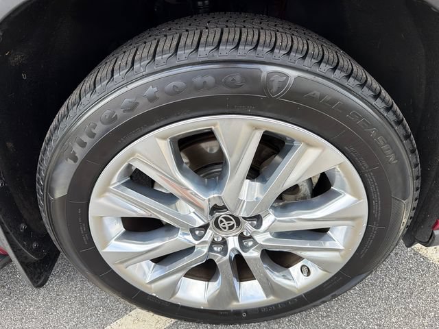 Used 2023 Toyota Highlander Limited FWD image 12