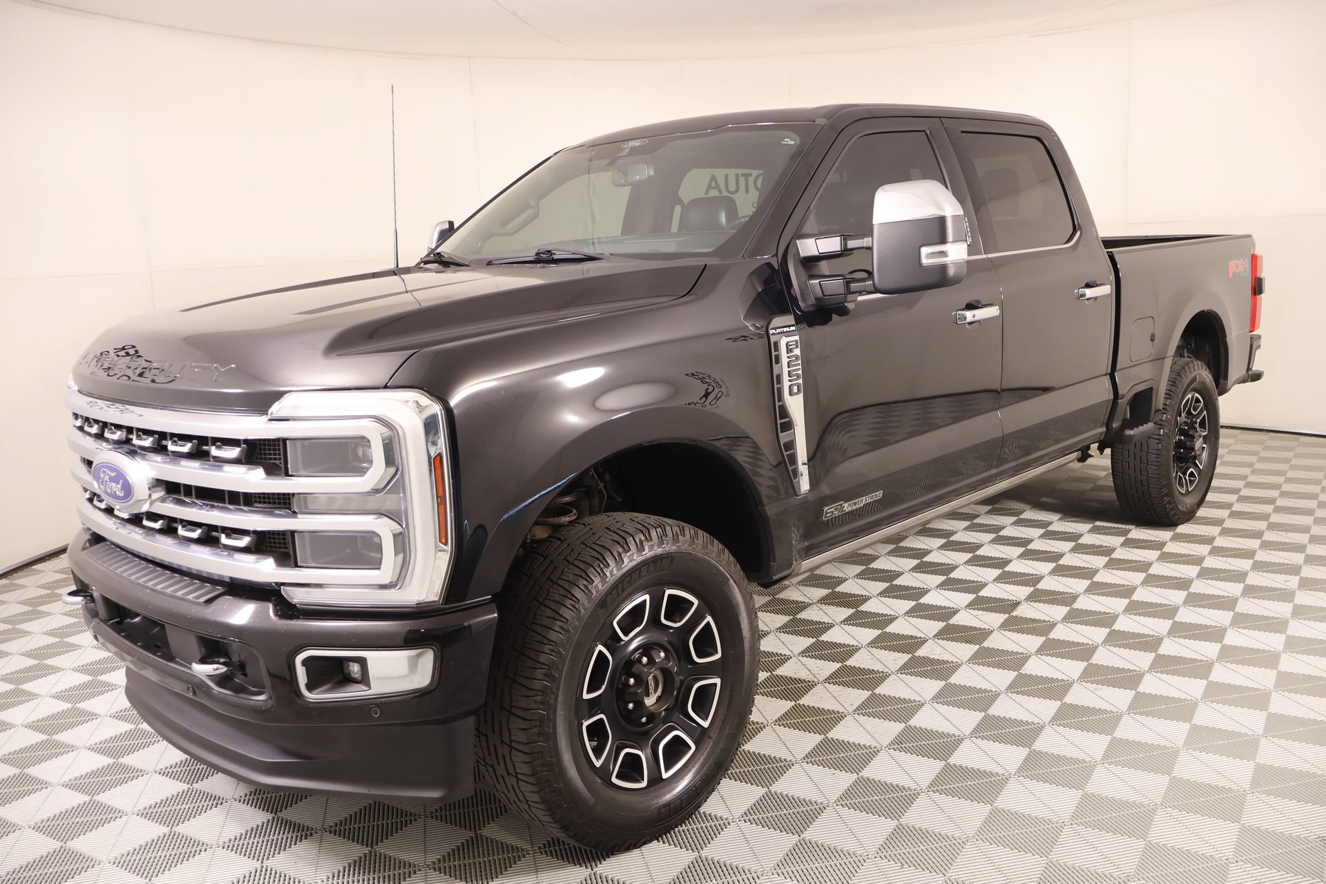 Used 2024 Ford F250 Platinum w/ FX4 Off-Road Package AWD/4WD image 11