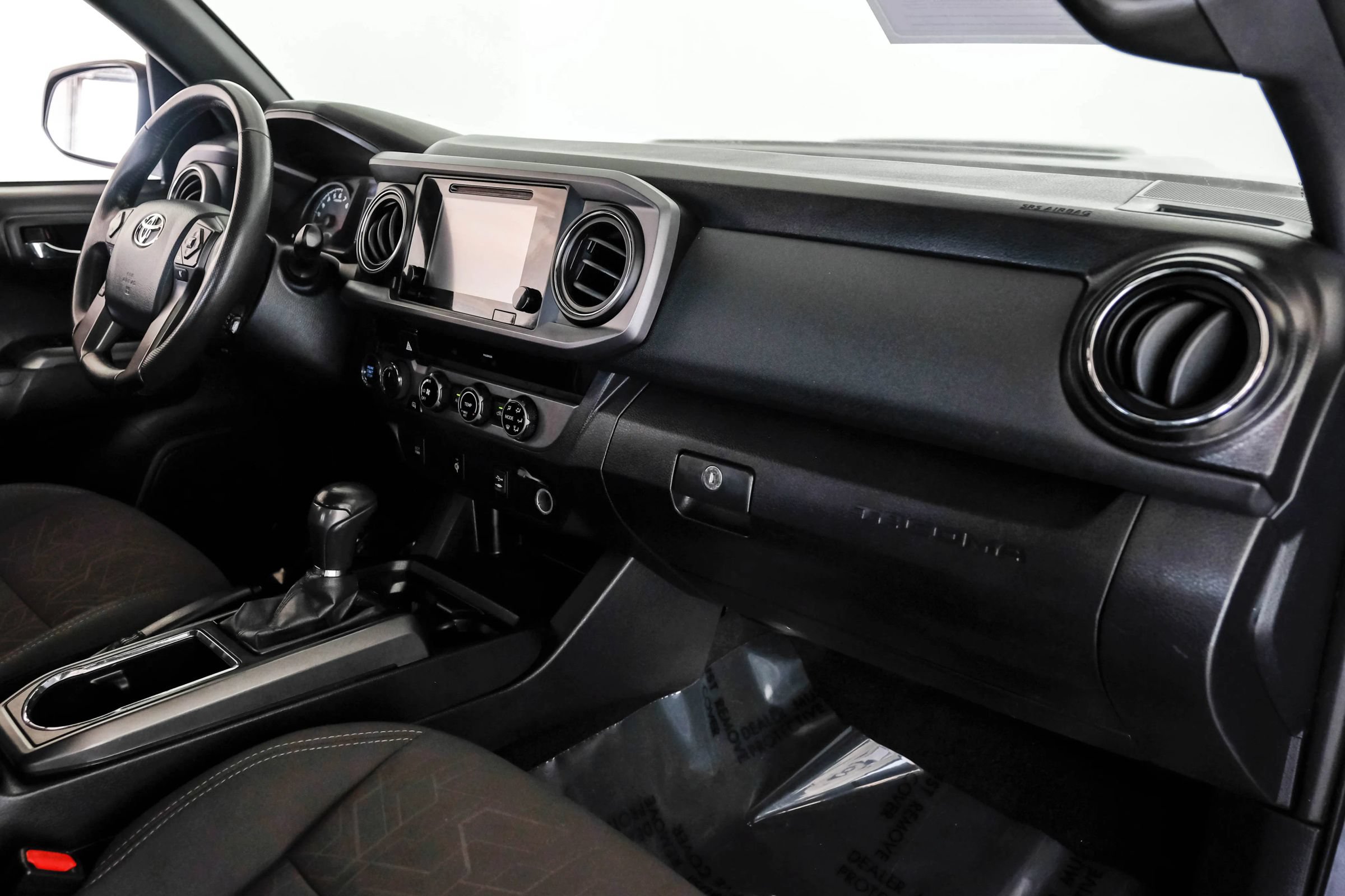 Used 2017 Toyota Tacoma TRD Sport w/ Tow Package (A/T) AWD/4WD image 11