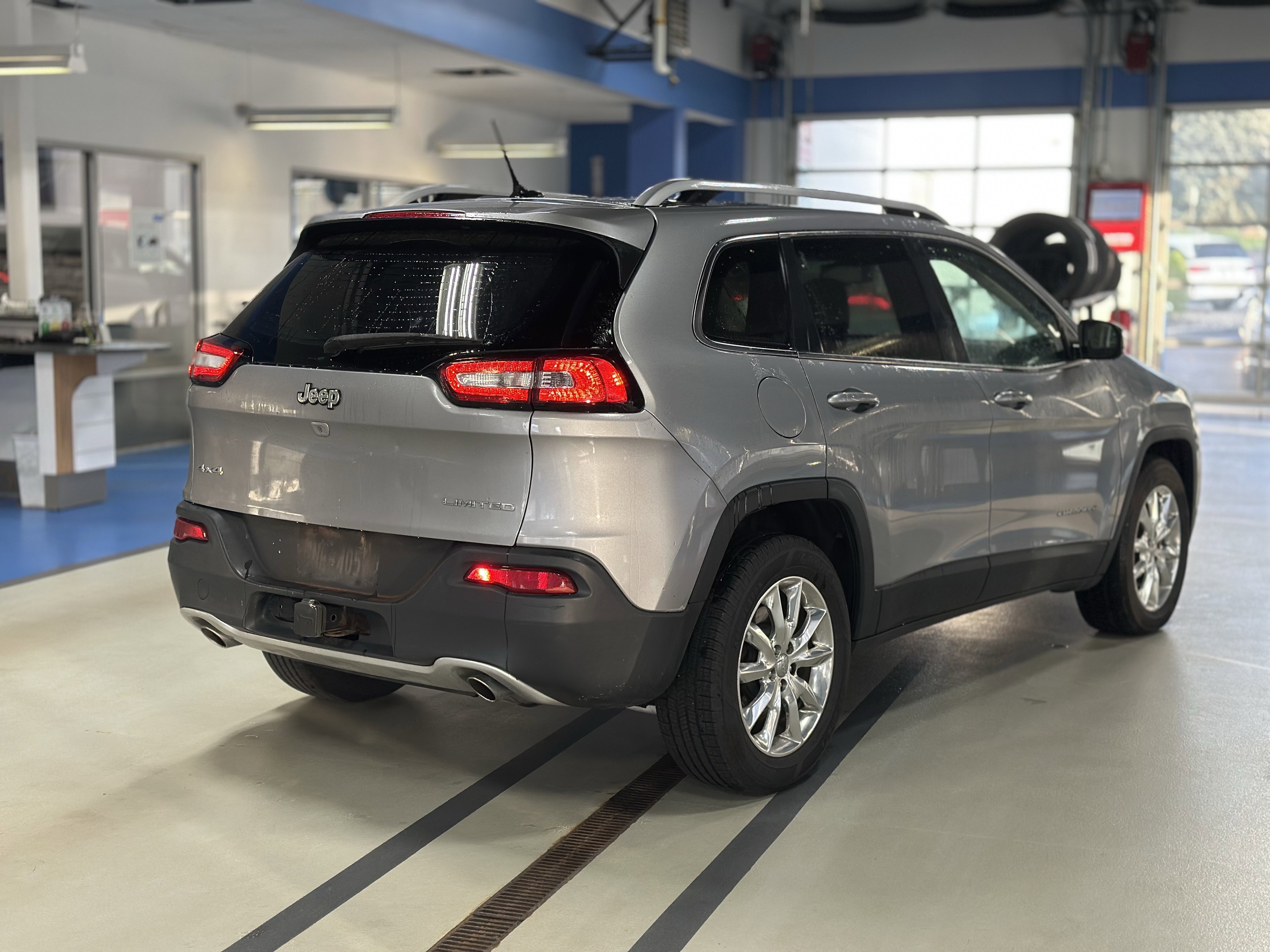 Used 2014 Jeep Cherokee Limited w/ Trailer Tow Group image 5