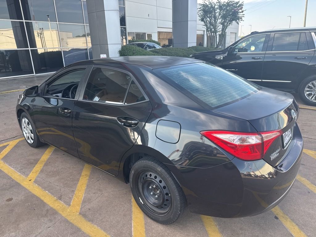 Used 2017 Toyota Corolla LE FWD image 2
