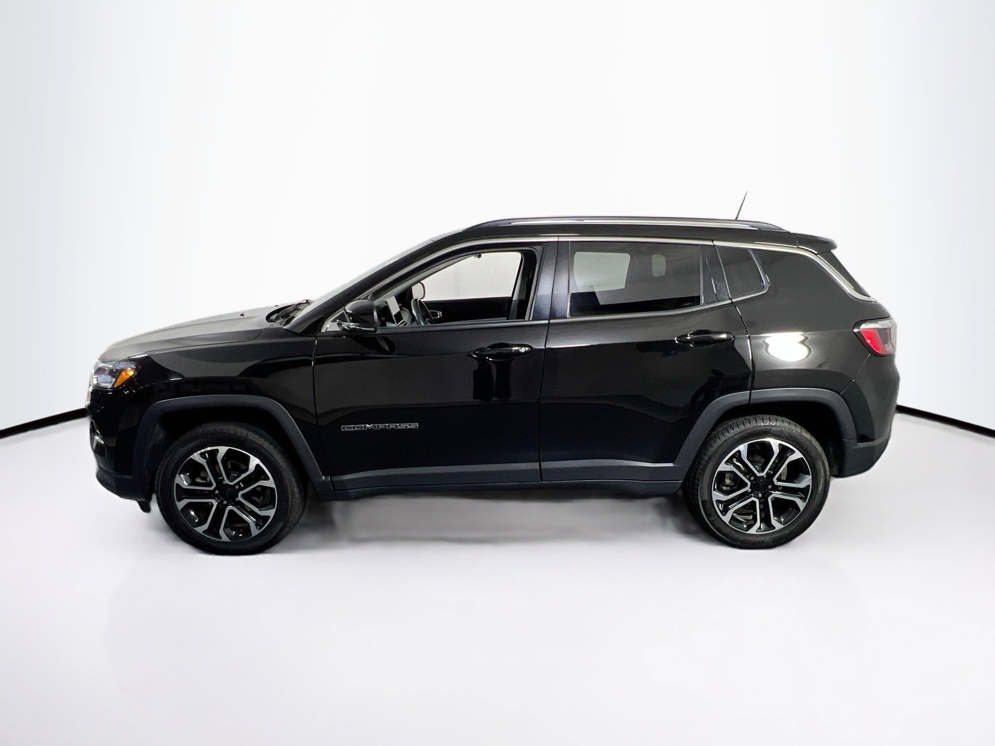Used 2022 Jeep Compass Limited w/ Sun and Sound Group AWD/4WD image 8