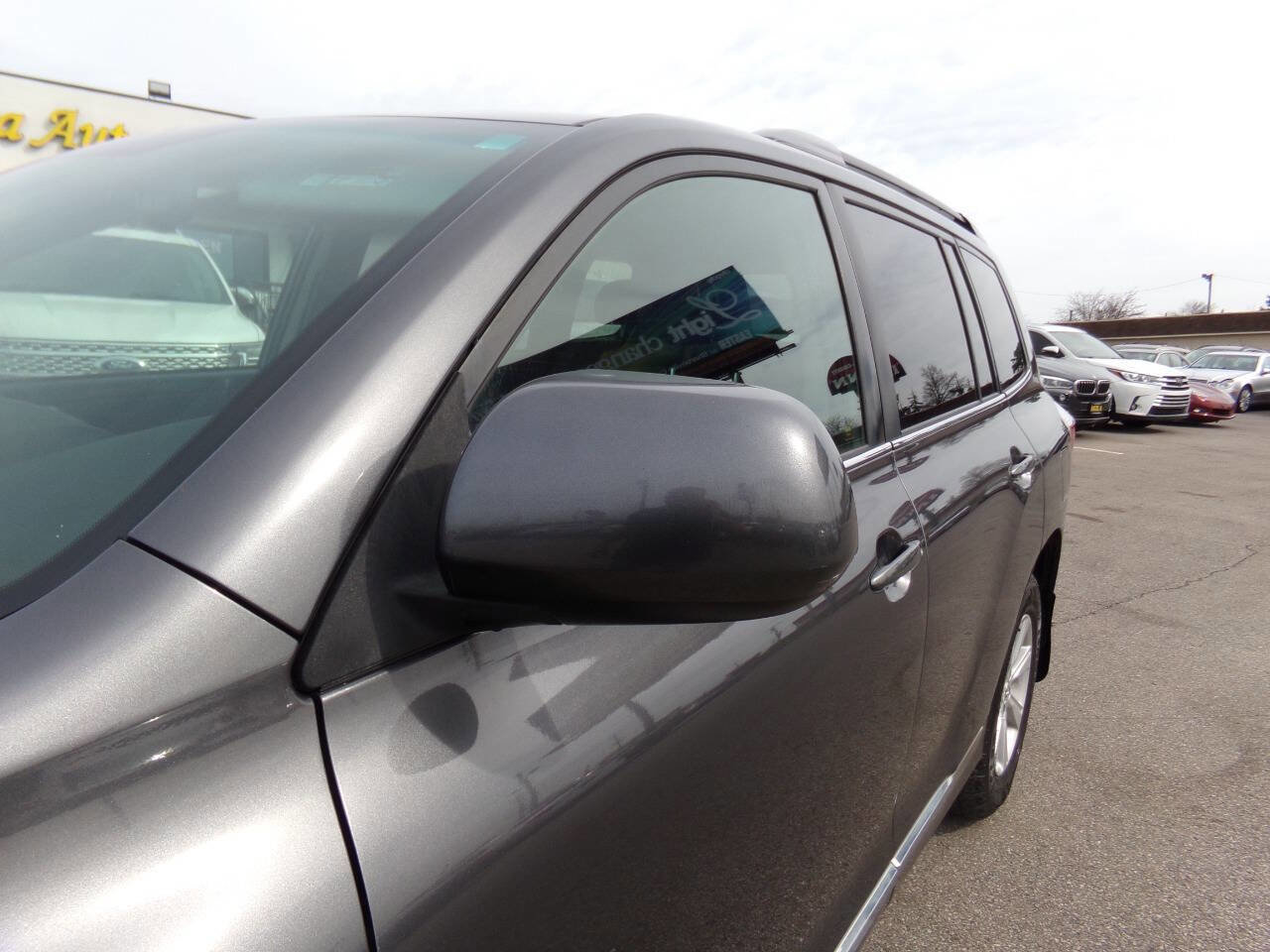 Used 2012 Toyota Highlander SE w/ Tow Pkg image 36