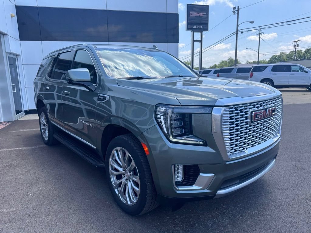 Used 2023 GMC Yukon Denali w/ LPO, Floor Liner Package AWD/4WD image 7