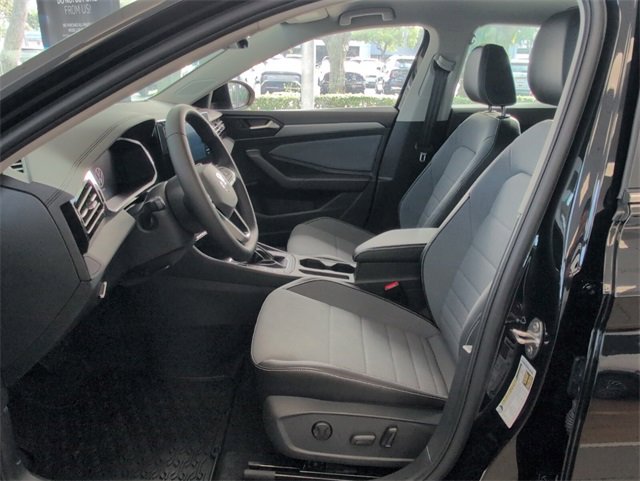 New 2025 Volkswagen Jetta SE image 5