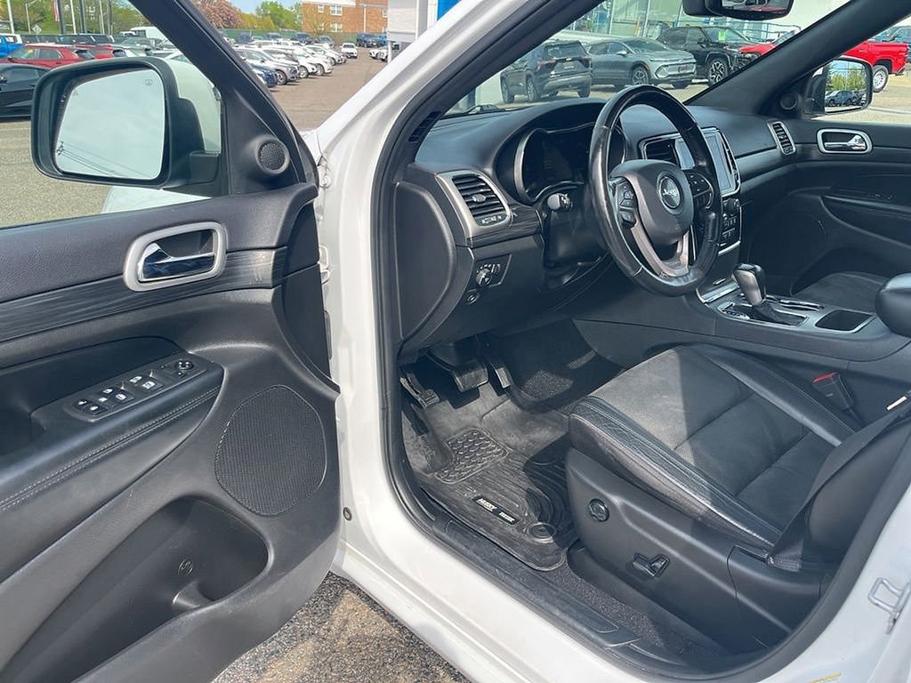 Used 2019 Jeep Grand Cherokee Altitude AWD/4WD image 22