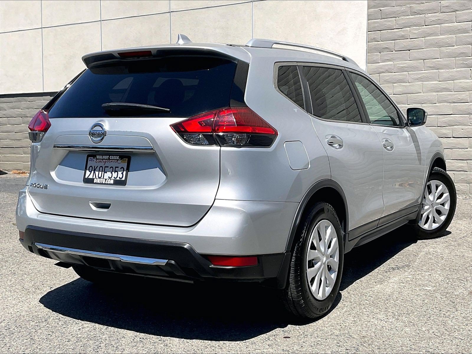 Used 2017 Nissan Rogue S w/ Appearance Package FWD image 13
