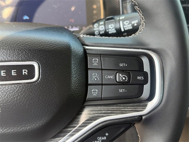 Used 2024 Jeep Wagoneer Series III w/ Flexible Seating Group image 17