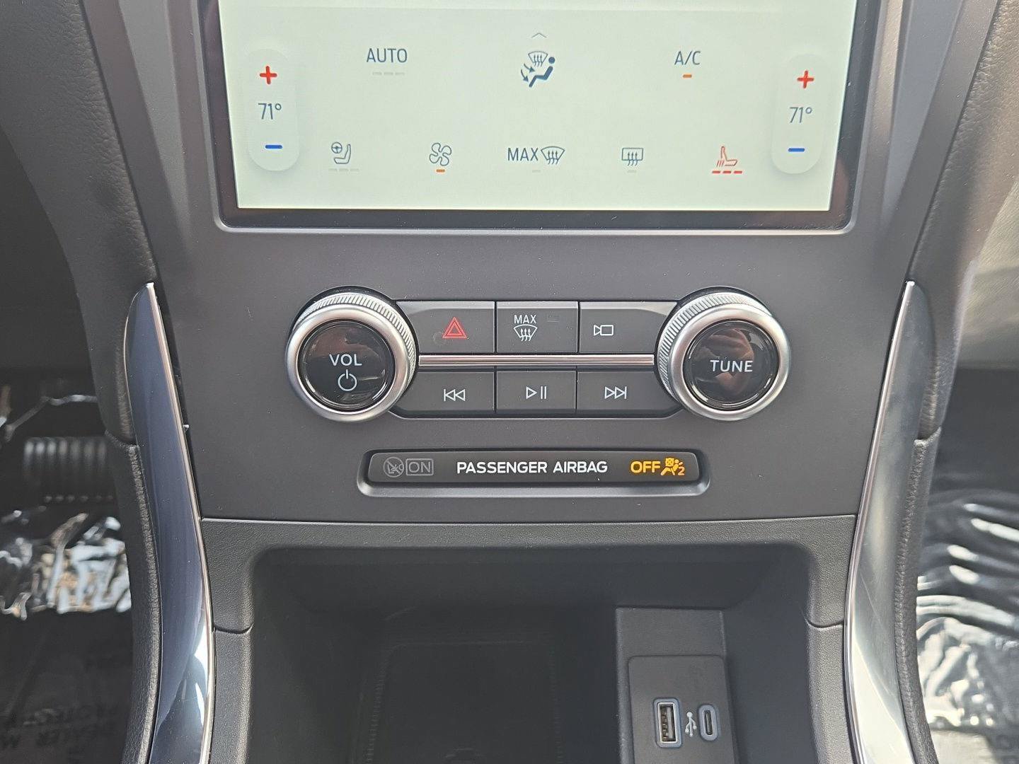 Used 2024 Ford Edge Titanium w/ Equipment Group 301A AWD/4WD image 19