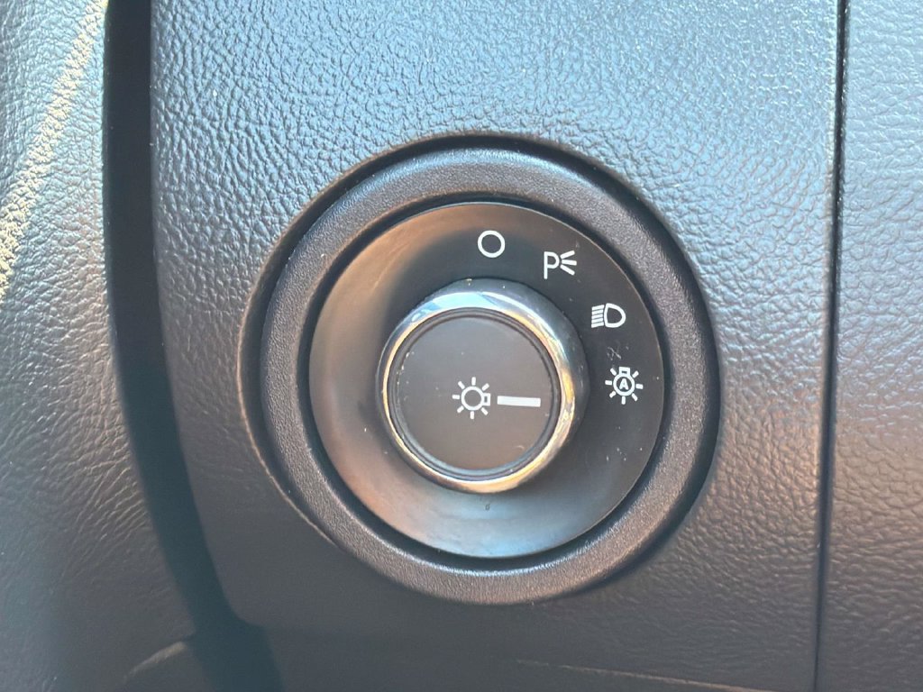 Used 2019 Ford Taurus Limited FWD image 32