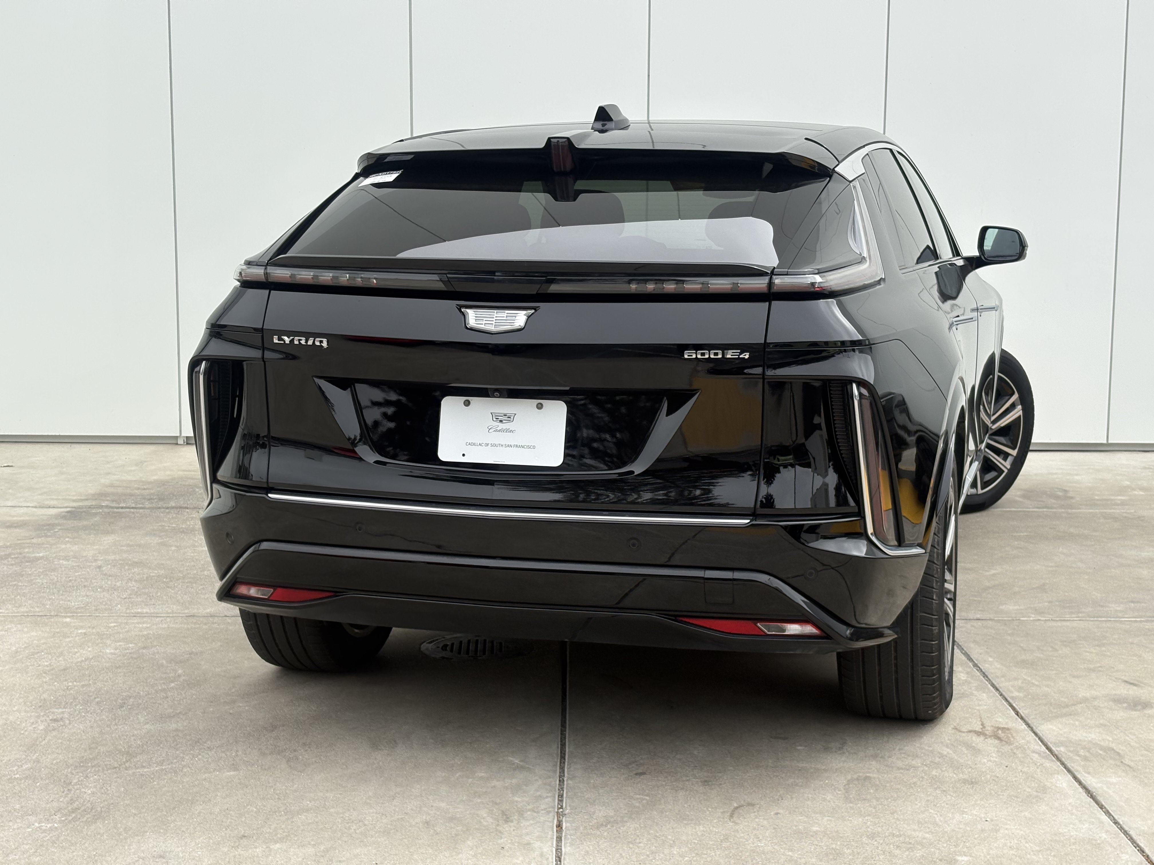 Certified 2024 Cadillac Lyriq Luxury AWD/4WD image 6