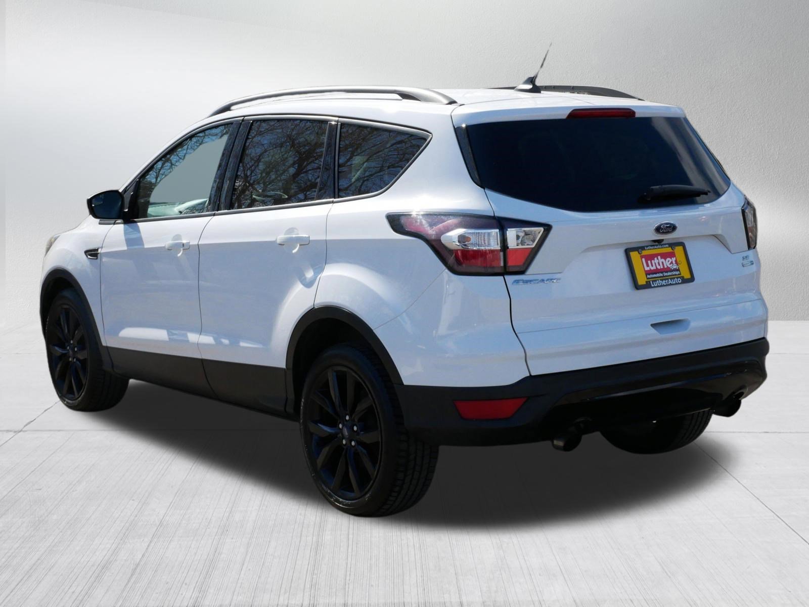 Used 2018 Ford Escape SE w/ SE Sport Appearance Package image 5
