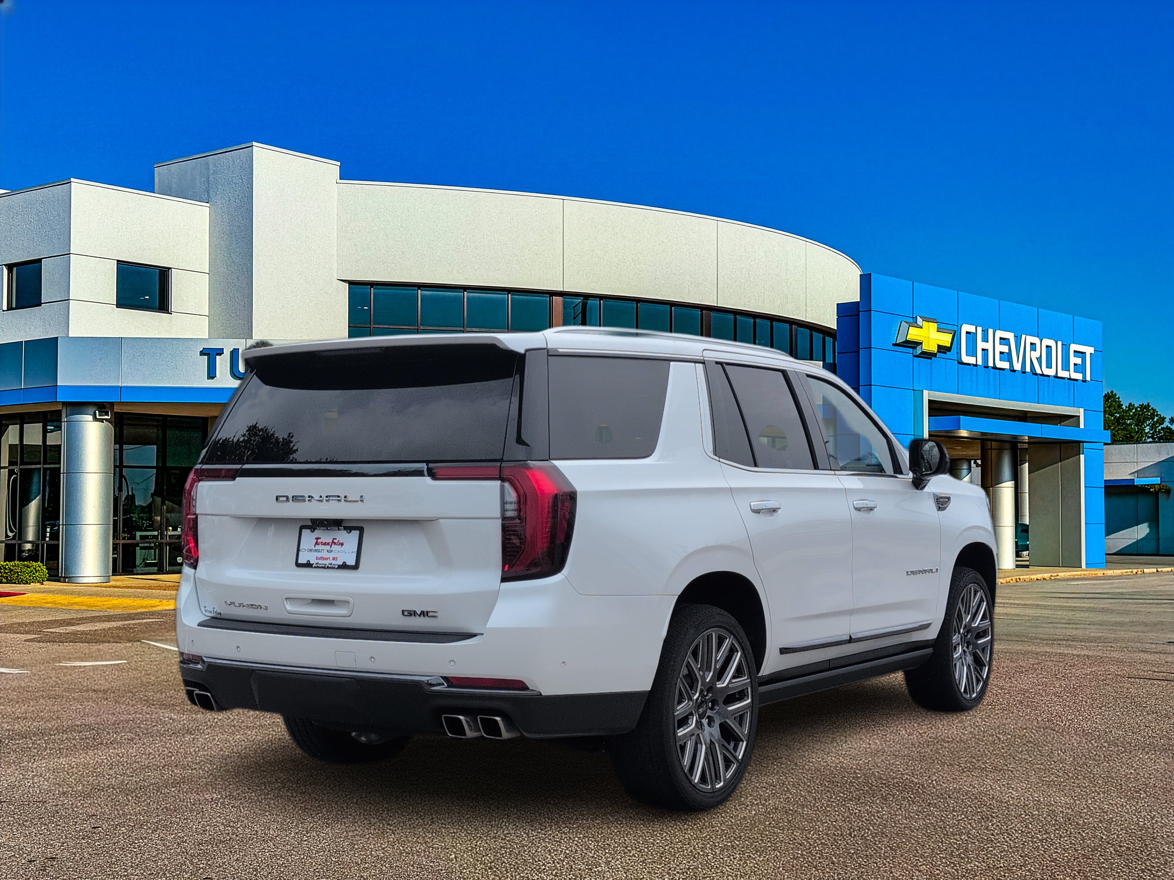 Used 2025 GMC Yukon Denali Ultimate w/ LPO, Floor Liner Package AWD/4WD image 7