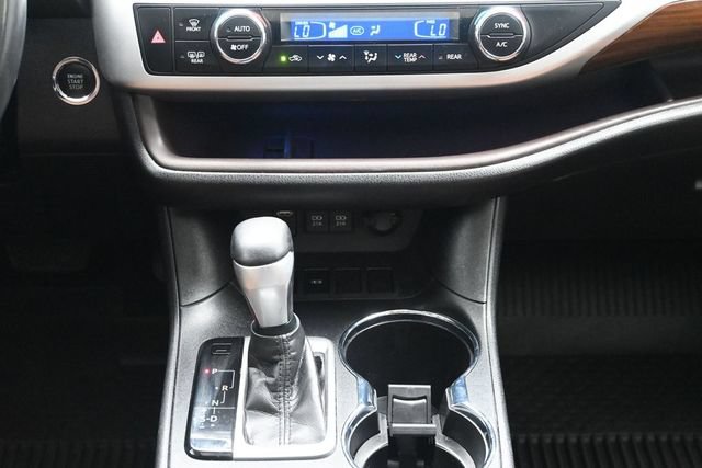 Used 2019 Toyota Highlander Limited FWD image 25