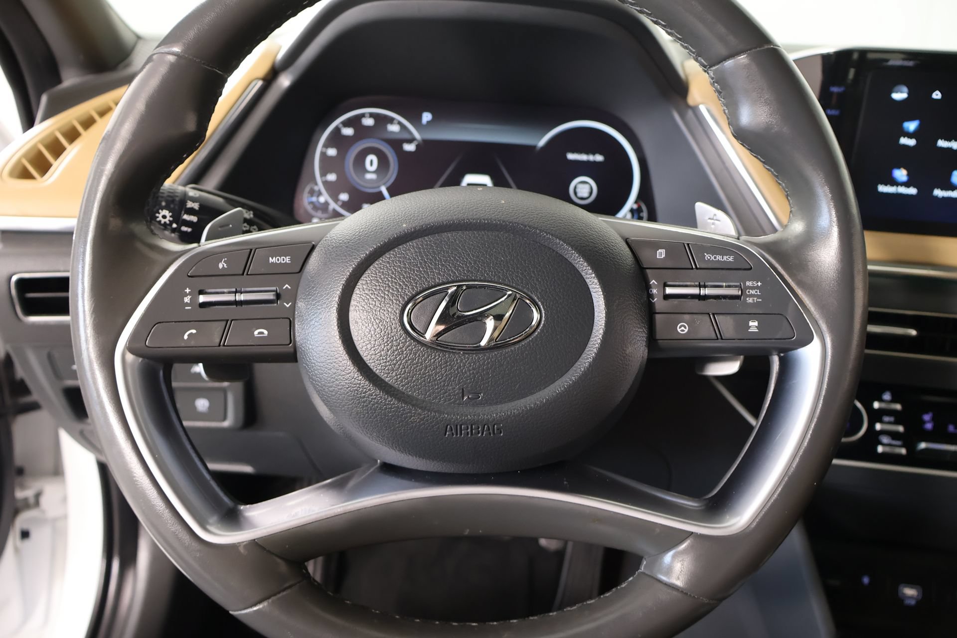 Used 2022 Hyundai Sonata Limited w/ Preferred Accessory Package FWD image 3