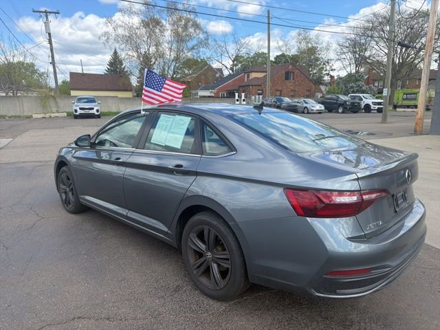 Used 2022 Volkswagen Jetta SE w/ Panoramic Sunroof Package FWD image 5