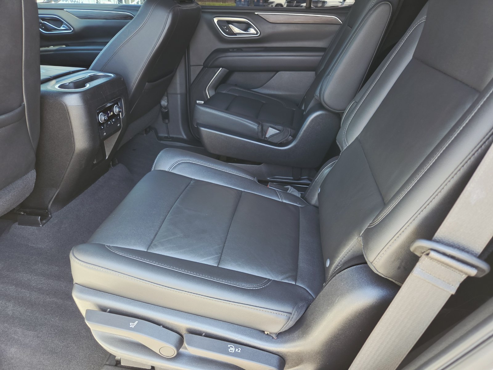 Used 2021 Chevrolet Tahoe LT w/ LT Signature Package AWD/4WD image 17