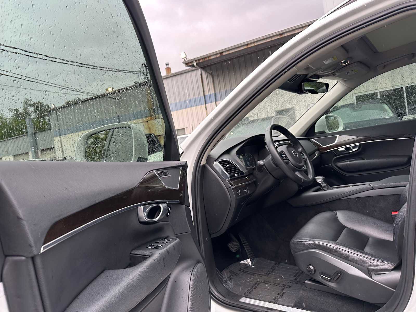 Used 2017 Volvo XC90 T6 Momentum w/ Vision Package AWD/4WD image 21
