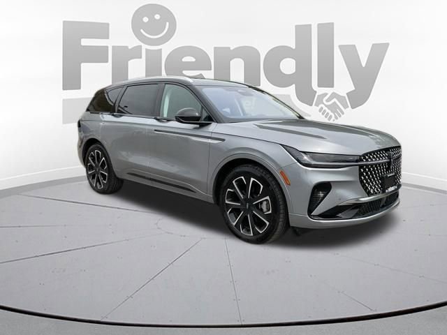 Used 2025 Lincoln Nautilus Reserve AWD/4WD image 17
