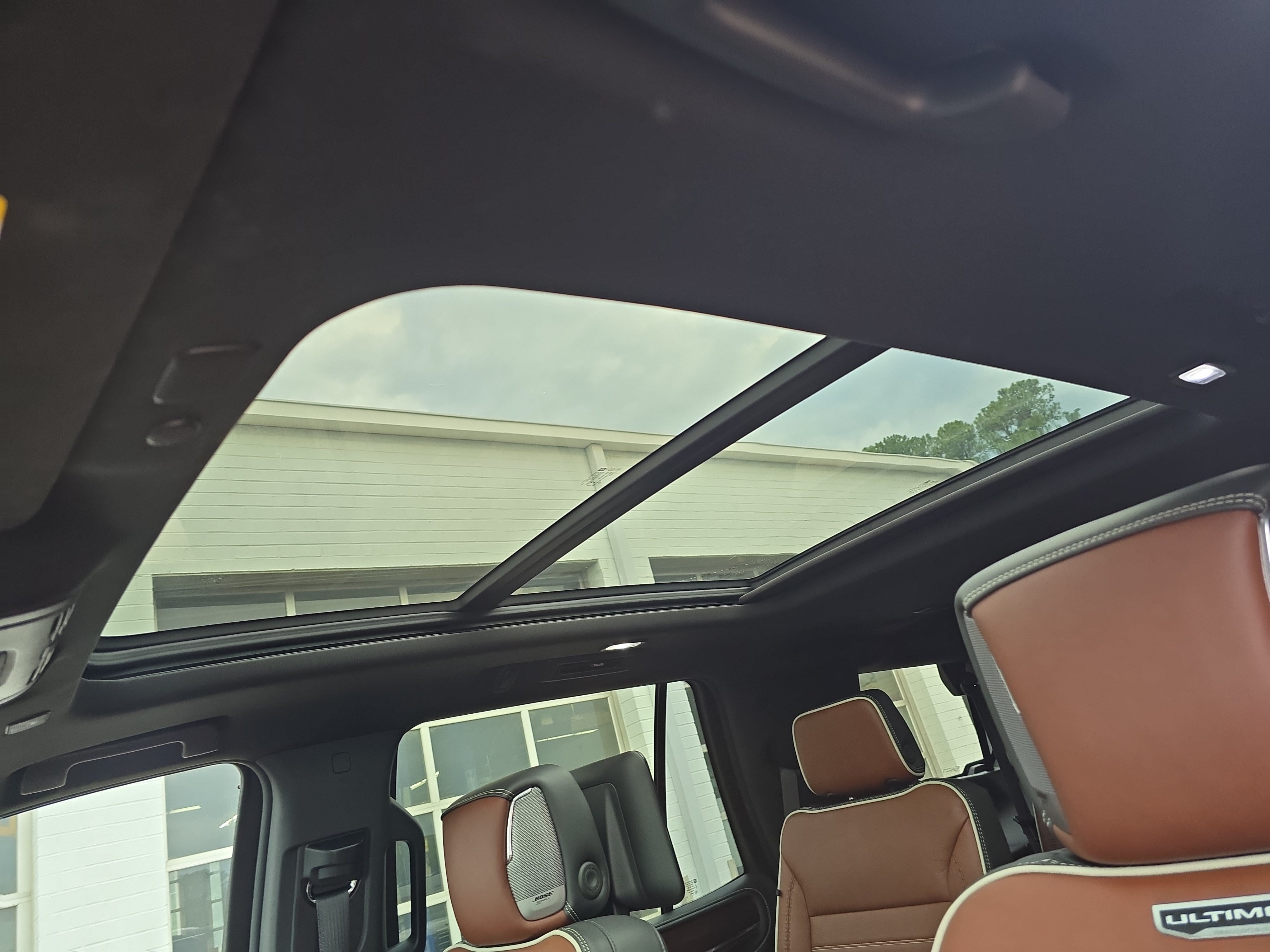 Used 2023 GMC Yukon Denali Ultimate AWD/4WD image 31