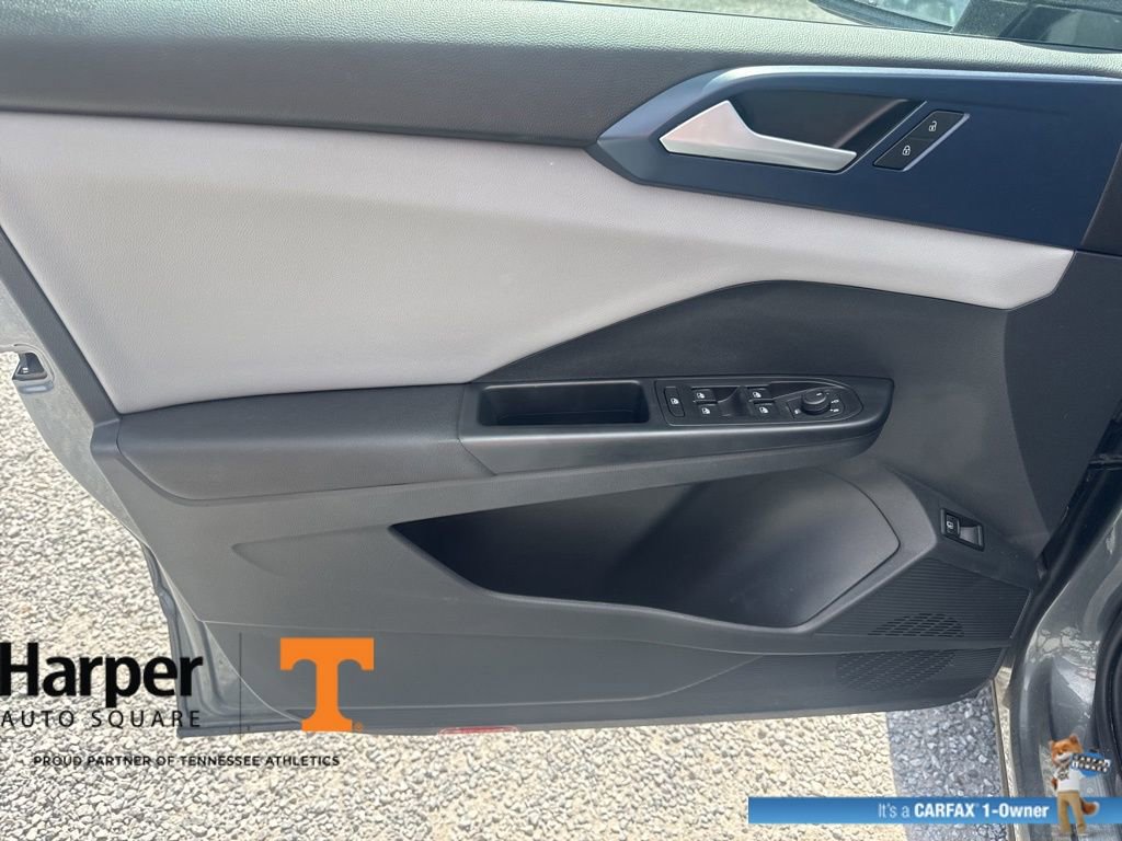 Used 2023 Volkswagen Taos SE w/ Panoramic Sunroof Package image 20