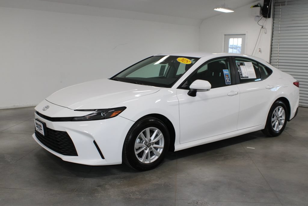 Used 2025 Toyota Camry LE FWD image 4