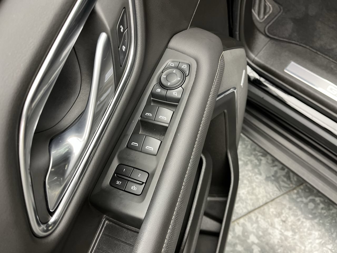 Certified 2022 GMC Yukon SLT w/ SLT Premium Package AWD/4WD image 10