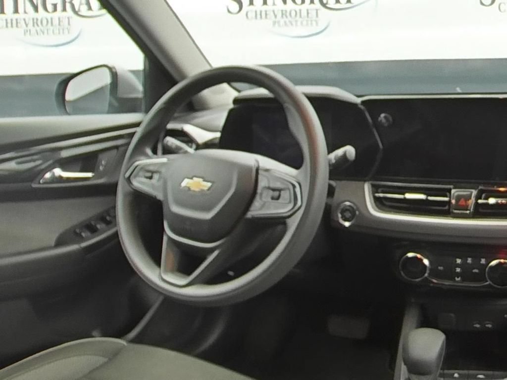 Used 2025 Chevrolet TrailBlazer LT FWD image 16
